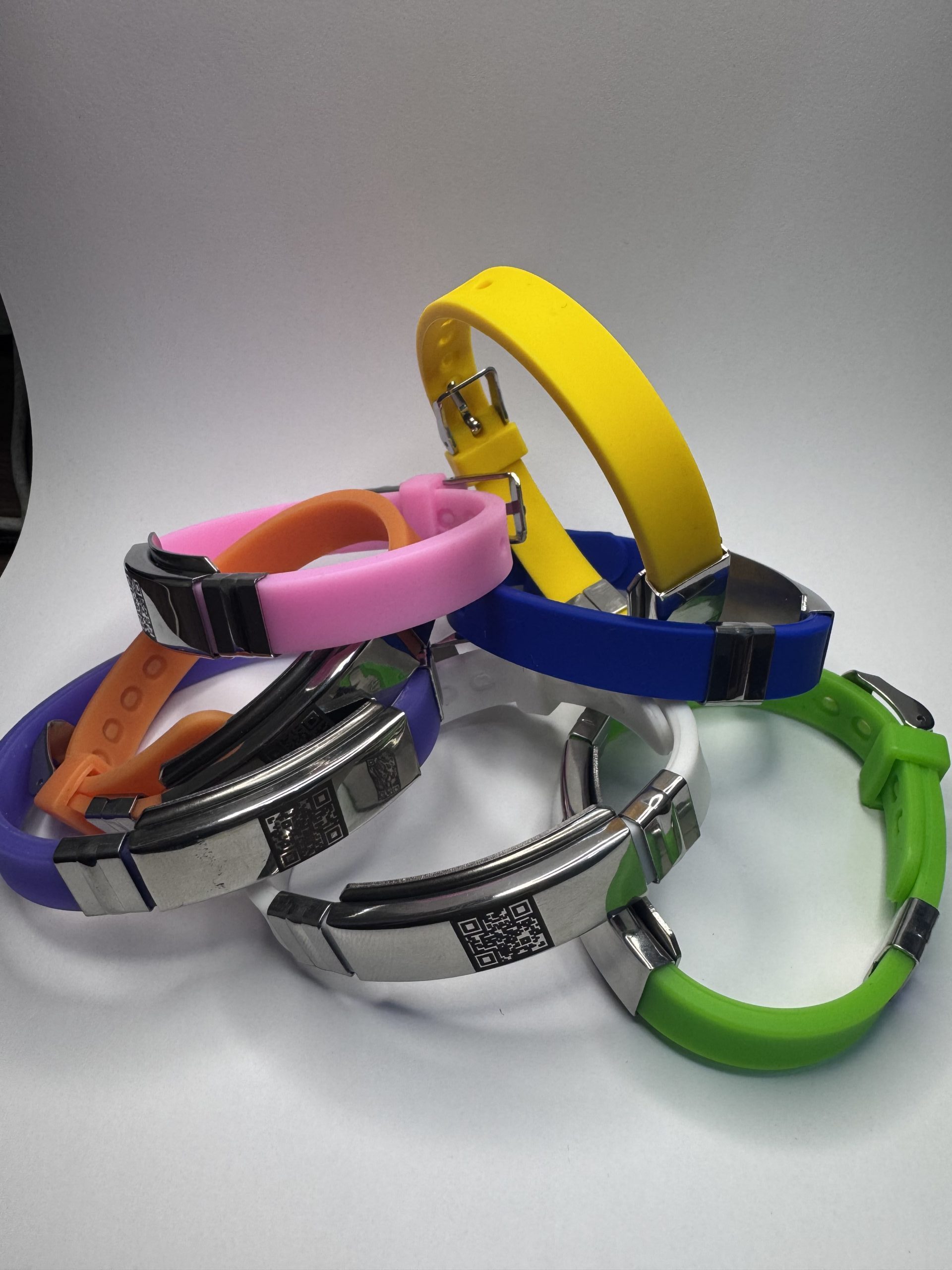 Pulsera De Silicona Con Qr Y Perfil De Emergencia Para Niñ@s - Image 3